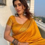 Akasa Instagram - menu v aaunda kudi banna ok? 🙆🏻‍♀️ • • • thank you for the sari, for tying the sari and for taking the pictures @vj_nikon 🫶🏼 • • • • • • • • • • • • • • • • • • • • • • • • • • • • • #akasa #akasasingh #akasasing #akasakebesties #akasians #trending #love #fyp #explore #fashion #ootd #femininegoddess #trendingreels #naagin #shringaar #biggboss #thick #punjaban #trendingsongs #travel #sari #indian