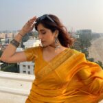 Akasa Instagram - menu v aaunda kudi banna ok? 🙆🏻‍♀️ • • • thank you for the sari, for tying the sari and for taking the pictures @vj_nikon 🫶🏼 • • • • • • • • • • • • • • • • • • • • • • • • • • • • • #akasa #akasasingh #akasasing #akasakebesties #akasians #trending #love #fyp #explore #fashion #ootd #femininegoddess #trendingreels #naagin #shringaar #biggboss #thick #punjaban #trendingsongs #travel #sari #indian