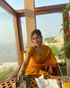 Akasa Instagram - menu v aaunda kudi banna ok? 🙆🏻‍♀️ • • • thank you for the sari, for tying the sari and for taking the pictures @vj_nikon 🫶🏼 • • • • • • • • • • • • • • • • • • • • • • • • • • • • • #akasa #akasasingh #akasasing #akasakebesties #akasians #trending #love #fyp #explore #fashion #ootd #femininegoddess #trendingreels #naagin #shringaar #biggboss #thick #punjaban #trendingsongs #travel #sari #indian