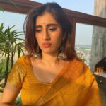 Akasa Instagram - menu v aaunda kudi banna ok? 🙆🏻‍♀️ • • • thank you for the sari, for tying the sari and for taking the pictures @vj_nikon 🫶🏼 • • • • • • • • • • • • • • • • • • • • • • • • • • • • • #akasa #akasasingh #akasasing #akasakebesties #akasians #trending #love #fyp #explore #fashion #ootd #femininegoddess #trendingreels #naagin #shringaar #biggboss #thick #punjaban #trendingsongs #travel #sari #indian
