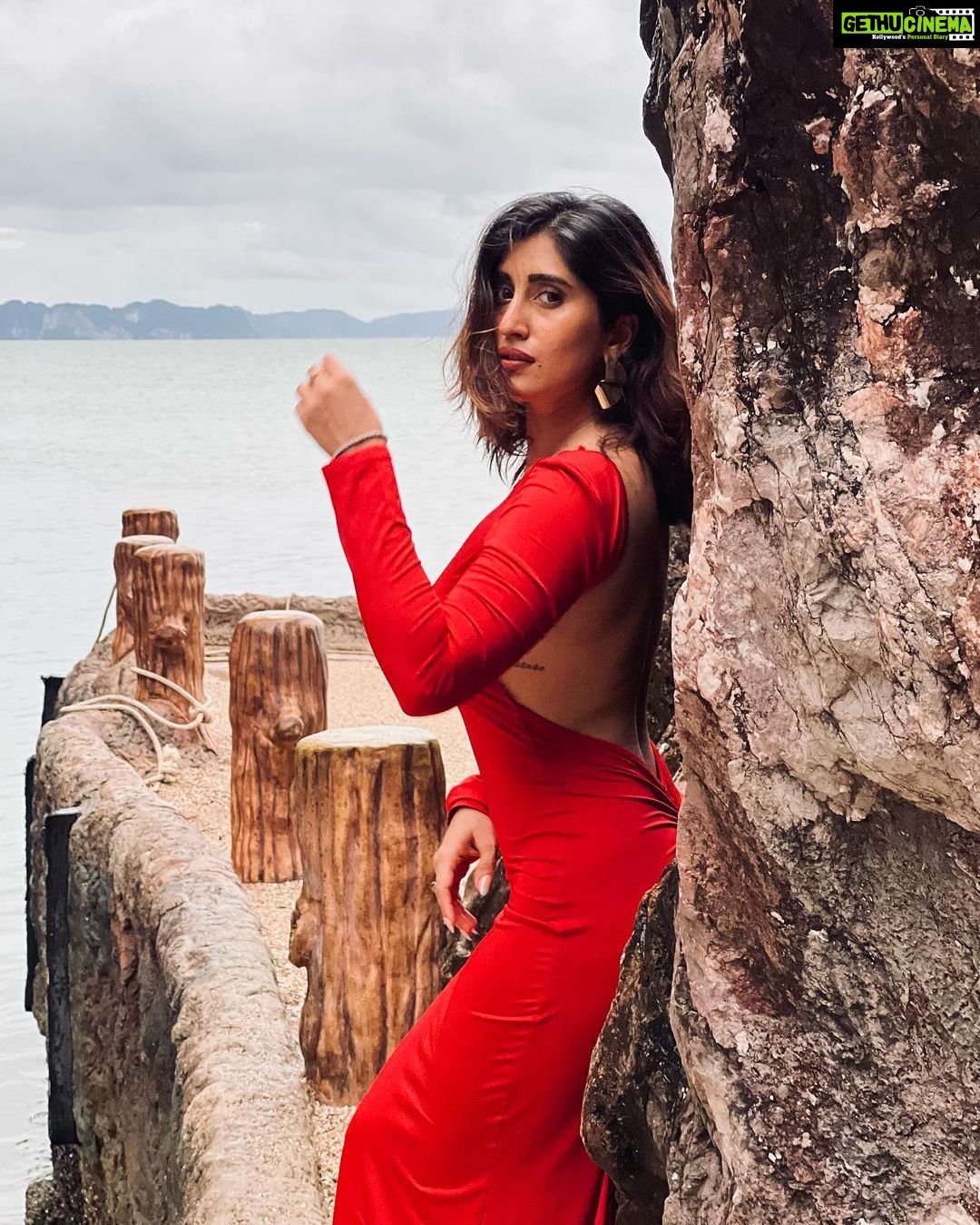 Akasa Instagram - swipe for palat 🫴🏼 • • • • • #akasa #akasasingh #akasasing #akasakebesties #akasians #trending #love #fyp #explore #fashion #ootd #femininegoddess #trendingreels #naagin #shringaar #biggboss #thick #punjaban #trendingsongs #travel
