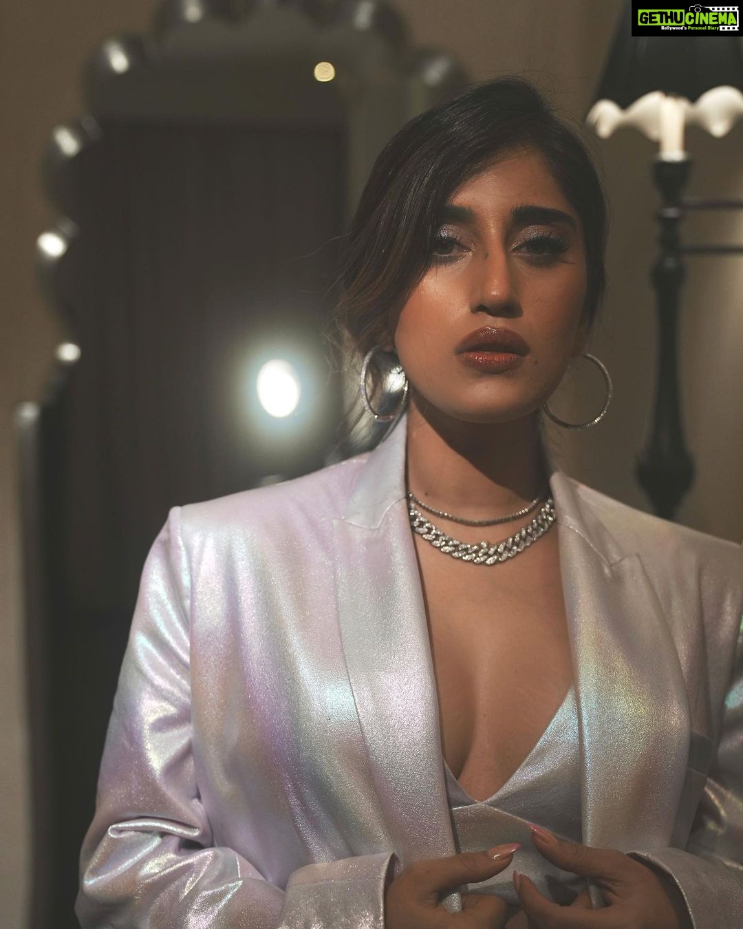 Akasa Instagram - pal do pal, kya mile, mil gayi.. pareshaani 🌪️ • • • • 📸: @mnvlade @themediatronic • • • • • #akasa #akasasingh #akasasing #akasakebesties #akasians #trending #love #fyp #explore #fashion #ootd #femininegoddess #trendingreels #naagin #shringaar #biggboss #thick #punjaban #trendingsongs Fairmont, Jaipur