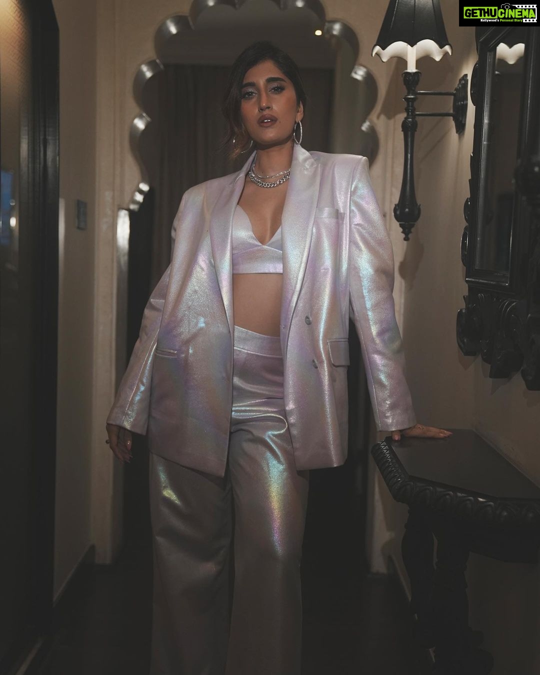 Akasa Instagram - pal do pal, kya mile, mil gayi.. pareshaani 🌪️ • • • • 📸: @mnvlade @themediatronic • • • • • #akasa #akasasingh #akasasing #akasakebesties #akasians #trending #love #fyp #explore #fashion #ootd #femininegoddess #trendingreels #naagin #shringaar #biggboss #thick #punjaban #trendingsongs Fairmont, Jaipur