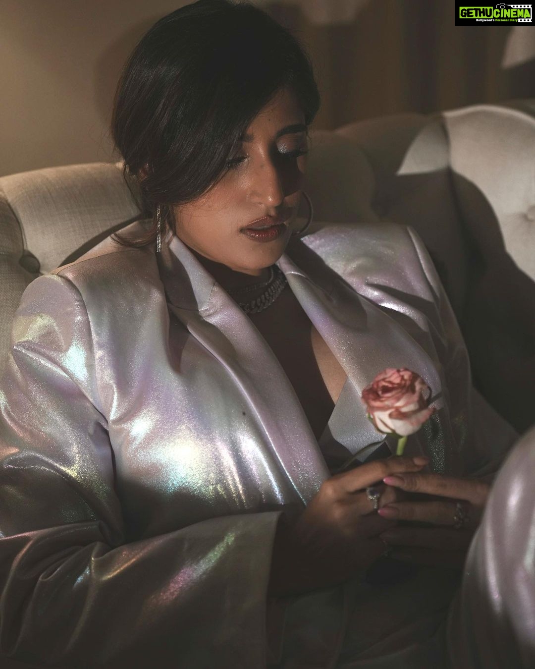 Akasa Instagram - pal do pal, kya mile, mil gayi.. pareshaani 🌪️ • • • • 📸: @mnvlade @themediatronic • • • • • #akasa #akasasingh #akasasing #akasakebesties #akasians #trending #love #fyp #explore #fashion #ootd #femininegoddess #trendingreels #naagin #shringaar #biggboss #thick #punjaban #trendingsongs Fairmont, Jaipur