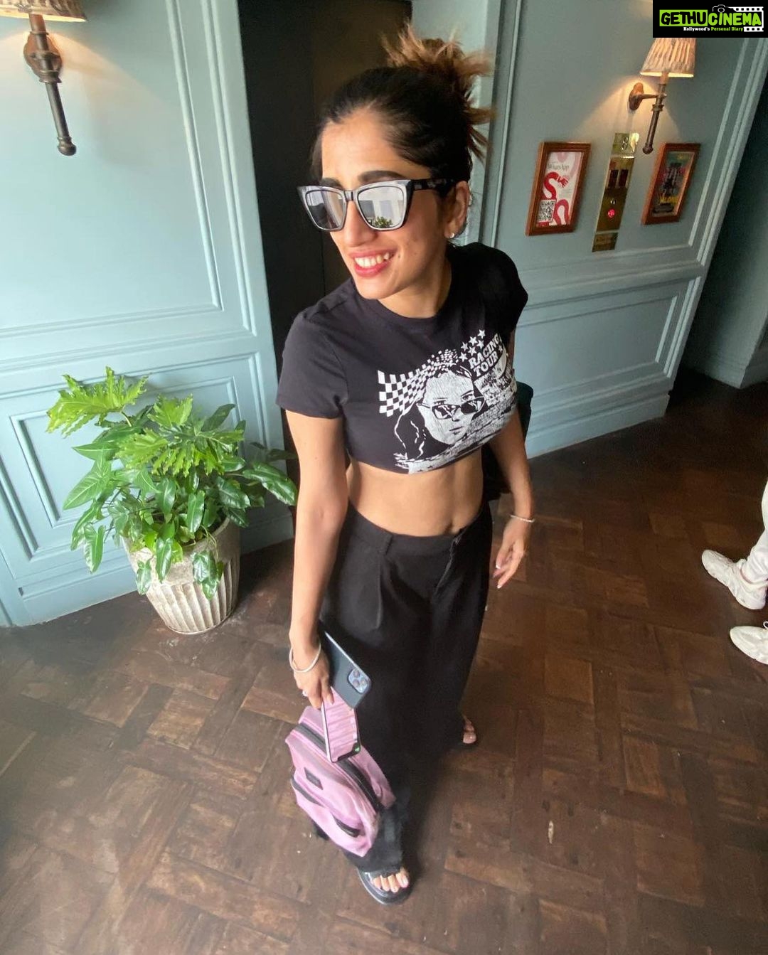 Akasa Instagram - kasa dump • • • • • • • • • • • • • • • • • • #akasa #akasasingh #akasasing #akasakebesties #akasians #trending #love #fyp #explore #fashion #ootd #femininegoddess #trendingreels #naagin #shringaar #biggboss #thick #punjaban #trendingsongs