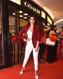 Akshara Reddy Instagram - Coach Exclusive preview of Spring / Summer collection.. 
Mau: @contourbynaveena 
Hair: @mani_stylist_ 
Wardrobe: @_.rubeenavogueofficial._ 
@rubyafroz80 

#Akshara #aksharareddy #aksharabiggboss #bigbosss5tamil #biggbosstamil #guggu #guggupapa #fashion #model #coach