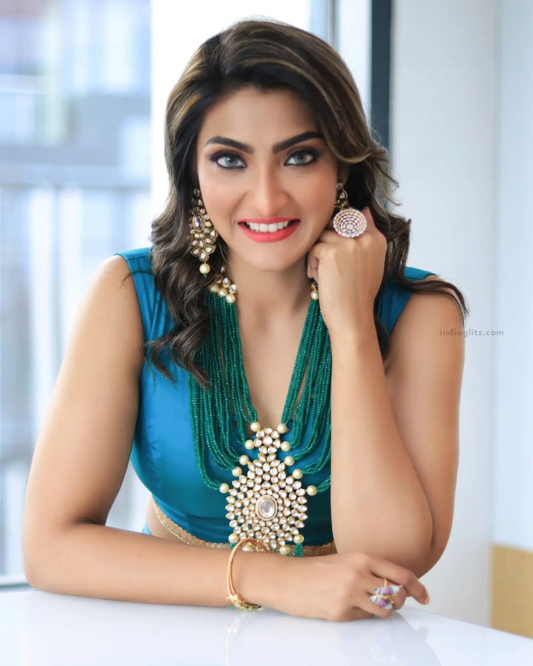 Akshara Reddy Instagram - Mua: @contourbynaveena
Jewellery: @fineshinejewels
Designer: @naziasyedofficial
Photographer: @mohan_vallap Akshara Reddy Instagram - Mua: @contourbynaveena Jewellery: @fineshinejewels Designer: @naziasyedofficial Photographer: @mohan_vallap