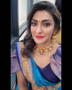 Akshara Reddy Instagram - Mua: @contourbynaveena 
Hair: @paviartistry_
Designer: @one_stitch_designs 
Jewellery: @fineshinejewels