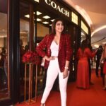Akshara Reddy Instagram – Coach Exclusive preview of Spring / Summer collection.. 
Mau: @contourbynaveena 
Hair: @mani_stylist_ 
Wardrobe: @_.rubeenavogueofficial._ 
@rubyafroz80 

#Akshara #aksharareddy #aksharabiggboss #bigbosss5tamil #biggbosstamil #guggu #guggupapa #fashion #model #coach