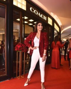 Akshara Reddy Instagram - Coach Exclusive preview of Spring / Summer collection.. 
Mau: @contourbynaveena 
Hair: @mani_stylist_ 
Wardrobe: @_.rubeenavogueofficial._ 
@rubyafroz80 

#Akshara #aksharareddy #aksharabiggboss #bigbosss5tamil #biggbosstamil #guggu #guggupapa #fashion #model #coach