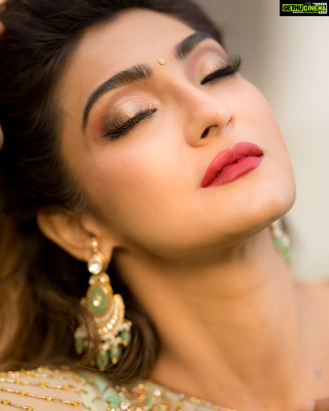 Akshara Reddy Instagram - Happy Women's day guys...🧡🧡 Feel beautiful, everyday! Shine on , always 💎 Makeup - @pavash_ , @yolo.offl Hair - @mani_stylist_ Jewellery- @konikajewellery Costume: @mabia_mb Assisted by - @mahasacademy students Photographer - @camerasenthil Location- @somersetchennai Organized by @rrajeshananda #Akshara #aksharareddy #aksharabiggboss #taskqueen #fitnessqueen #beautyqueen #beautypageantwinner #internationalbeautypageant #guggu #guggupapa #bigbosss5tamil #biggbosstamil #bigboss #getfitwithakashra #fitnessfriday #womensday #strongwomen #instareels #instareelsindia #actor #model #modelshoot