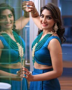 Akshara Reddy Instagram - Mua: @contourbynaveena 
Jewellery: @fineshinejewels 
Designer: @naziasyedofficial 
Photographer: @mohan_vallap