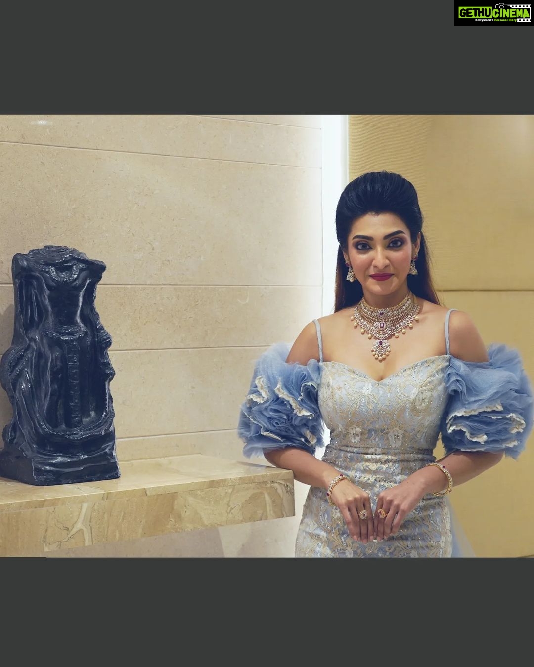 Akshara Reddy Instagram - TIMES OF INDIA's Times Fashion Feista Showstopper for KHAZANA JEWELLERY Presented by @khazanajewellery Powered by @rmkv_silks Wadrobe by @daisybridalofficial Choreography by @dalu_krishnadas @chennaitimestoi Mua: @sujeeshev Hair: @iconic_facialaesthetics Photo : @provoke_kannan Taj Coromandel Hotel, Chennai