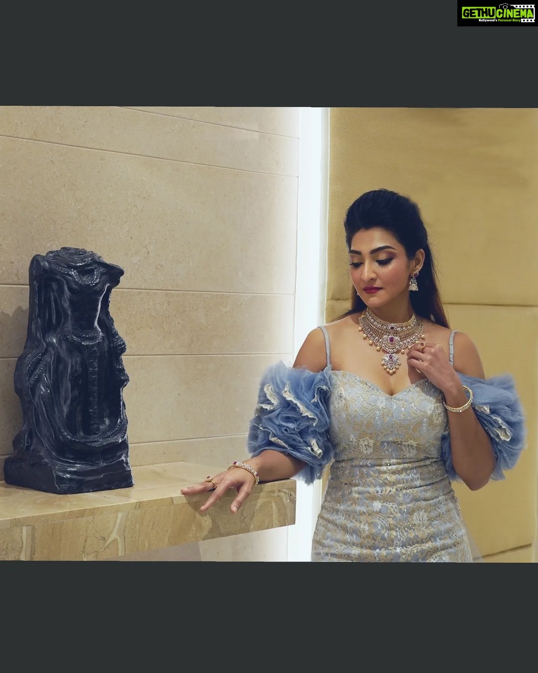 Akshara Reddy Instagram - TIMES OF INDIA's Times Fashion Feista Showstopper for KHAZANA JEWELLERY Presented by @khazanajewellery Powered by @rmkv_silks Wadrobe by @daisybridalofficial Choreography by @dalu_krishnadas @chennaitimestoi Mua: @sujeeshev Hair: @iconic_facialaesthetics Photo : @provoke_kannan Taj Coromandel Hotel, Chennai