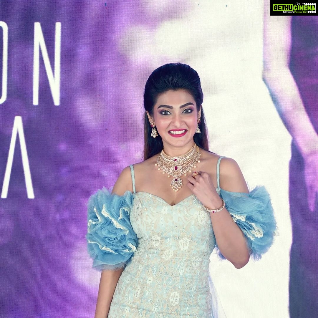 Akshara Reddy Instagram - TIMES OF INDIA Times Fashion Feista Showstopper for KHAZANA JEWELLERY Presented by @khazanajewellery Powered by @rmkv_silks Wadrobe by @daisybridalofficial Choreography by @dalu_krishnadas @chennaitimestoi #khazanajewellery #rmkv_silks #toi_chennai #aksharareddy Taj Coromandel