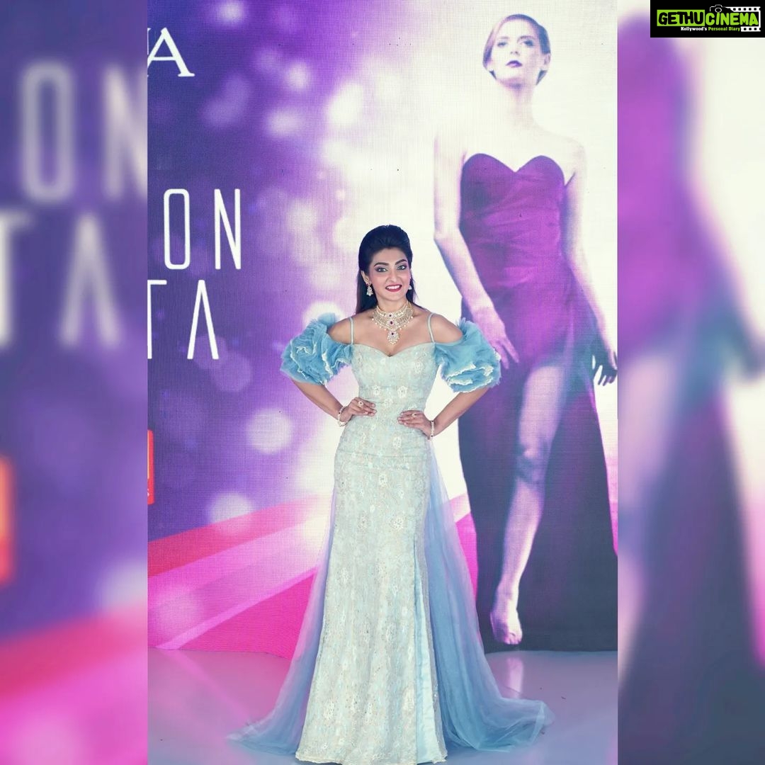 Akshara Reddy Instagram - TIMES OF INDIA Times Fashion Feista Showstopper for KHAZANA JEWELLERY Presented by @khazanajewellery Powered by @rmkv_silks Wadrobe by @daisybridalofficial Choreography by @dalu_krishnadas @chennaitimestoi #khazanajewellery #rmkv_silks #toi_chennai #aksharareddy Taj Coromandel