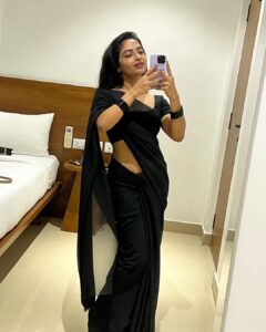 Alekhya Harika Instagram - Swipe 👉🏻

Oh wait , may be you can dedicate a song 🎵 😉
Outfit: @navya.marouthu thanks for the last minute savage 🫶🏻🫂