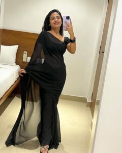 Alekhya Harika Instagram - Swipe 👉🏻

Oh wait , may be you can dedicate a song 🎵 😉
Outfit: @navya.marouthu thanks for the last minute savage 🫶🏻🫂