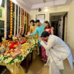 Alice Kaushik Instagram - “May the divine presence of Ganesha fill your home with love and positivity.” “Ganpati Bappa Morya! #reunion #ganpatibappamorya #ganpati #ganpatifestival #pandyastore #ganpatibappa Mumbai - मुंबई