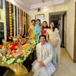 Alice Kaushik Instagram - “May the divine presence of Ganesha fill your home with love and positivity.” “Ganpati Bappa Morya! #reunion #ganpatibappamorya #ganpati #ganpatifestival #pandyastore #ganpatibappa Mumbai - मुंबई