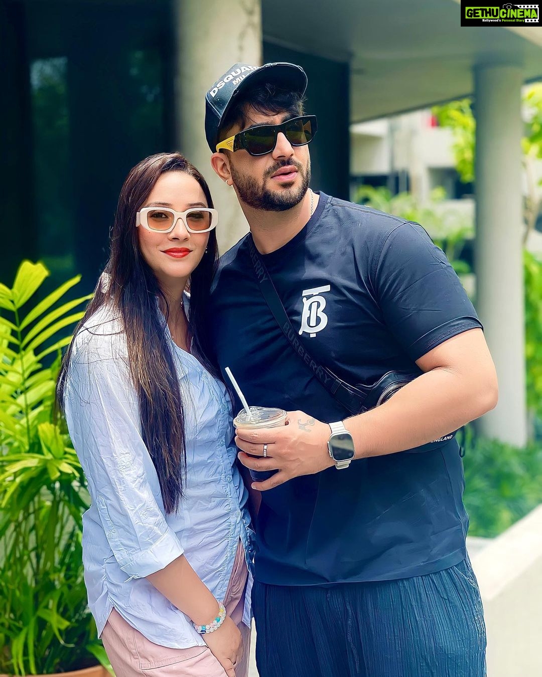 Aly Goni Instagram - Happy happy birthday @ilhamgoni ❤️ You are the best sister in the world 🫶🏻and the strongest person I know ❤️Thank you for always being there god blessss you 😘