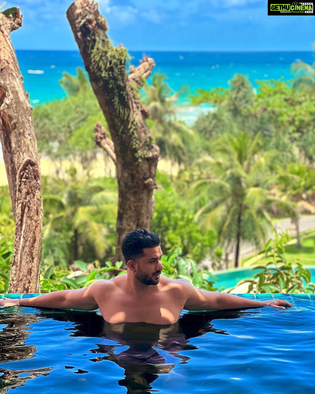 Aly Goni Instagram - “It’s you.. Because no one else make sense” 😝 @centaragrand_phuket @journeyrouters #centaragrandphuket #travelWithJR Centara Grand Beach Resort Phuket