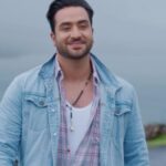 Aly Goni Instagram - A Symphony of Romance in Every Raindrop 💑🎵🌧️ #SaawanAaGaya Song Out Now #tseries #BhushanKumar @tseries.official @nehakakkar @rohanpreetsingh @samayofficial_ @jasminbhasin2806 @videobrainsofficial @sagar_dasofficial