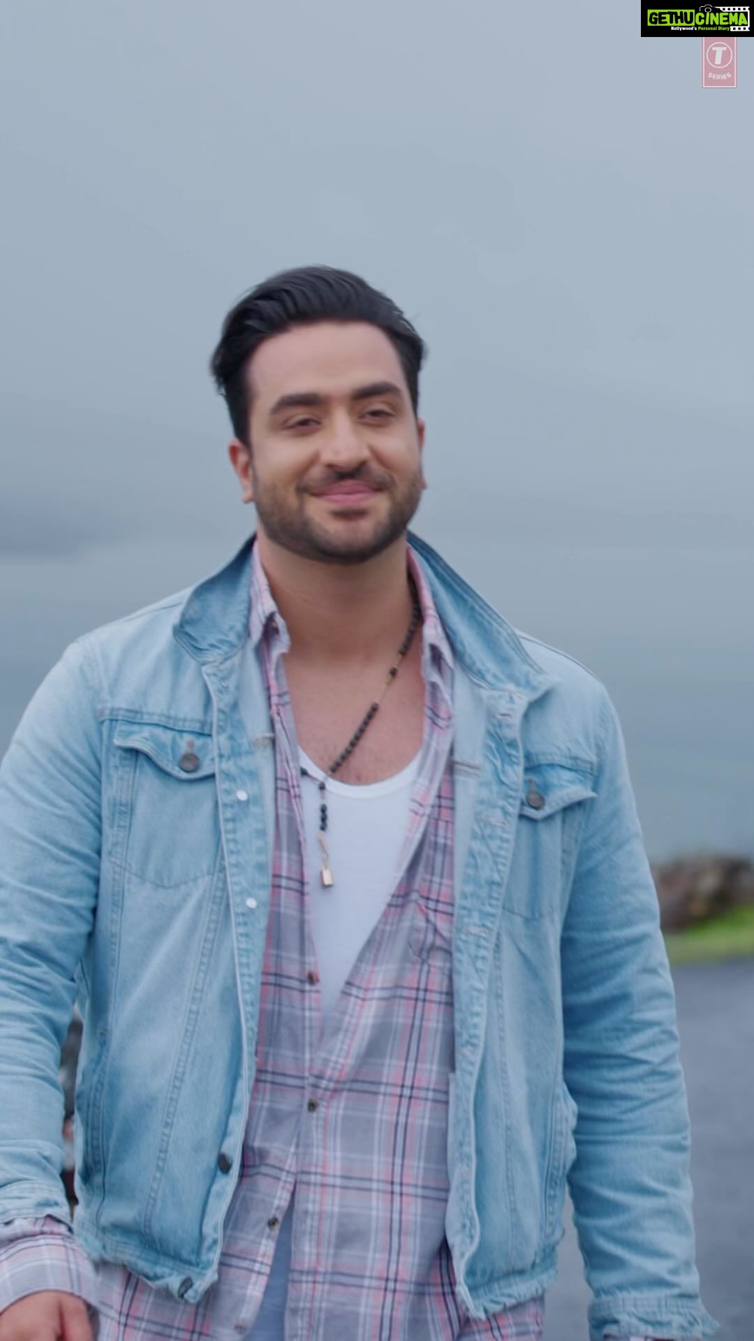 Aly Goni Instagram - A Symphony of Romance in Every Raindrop 💑🎵🌧️ #SaawanAaGaya Song Out Now #tseries #BhushanKumar @tseries.official @nehakakkar @rohanpreetsingh @samayofficial_ @jasminbhasin2806 @videobrainsofficial @sagar_dasofficial