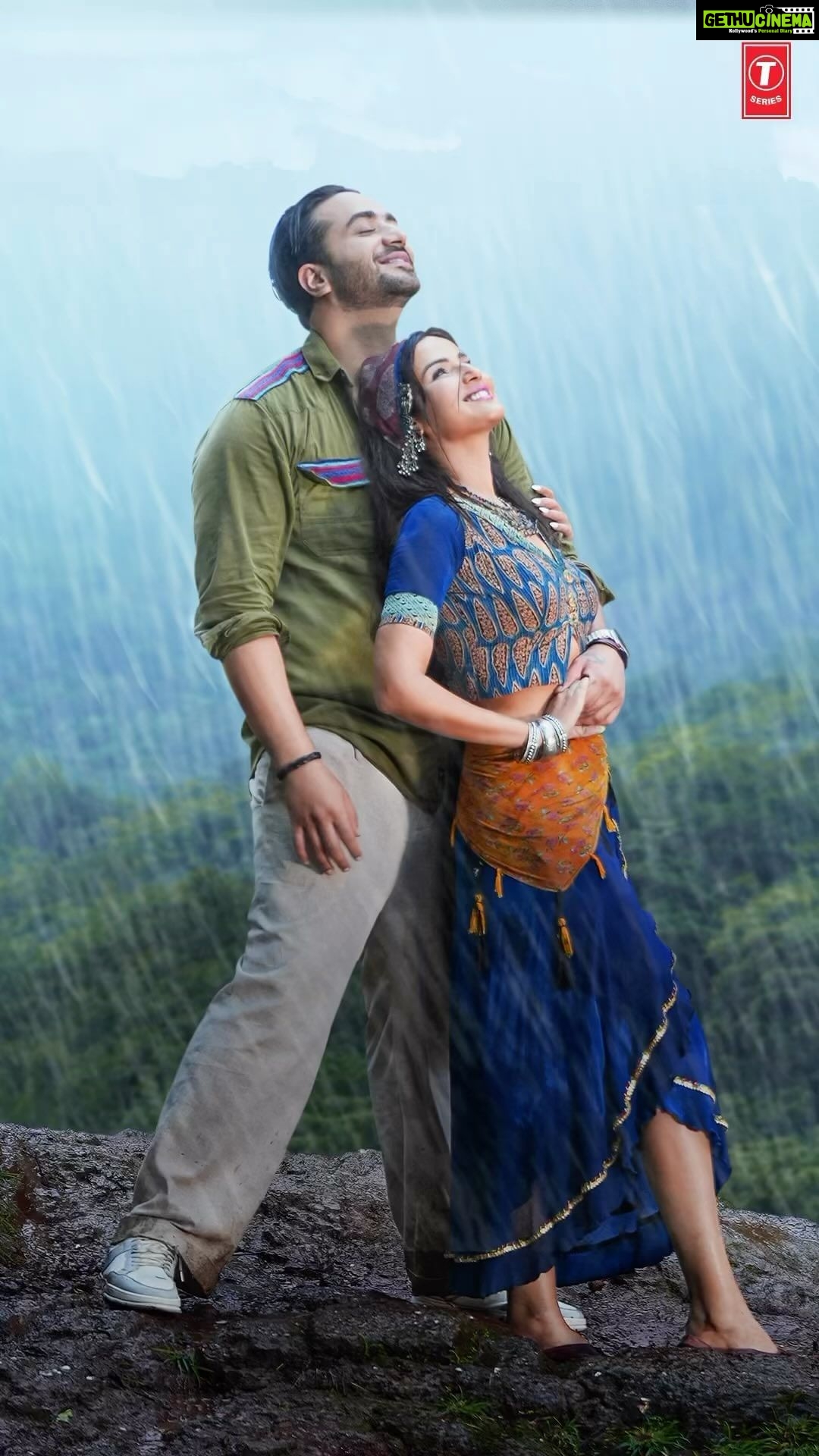 Aly Goni Instagram - Love’s Symphony in Rainy Harmony🌧️❤️ #SawaanAaGaya Releasing 25th August #tseries #BhushanKumar @tseries.official @nehakakkar @rohanpreetsingh @samayofficial_ @jasminbhasin2806 @videobrainsofficial @sagar_dasofficial