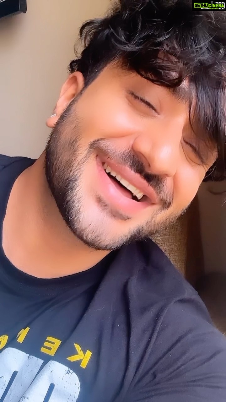 Aly Goni Instagram - “Kive gurbat vich rehke bhi khush reha janda” 🫶🏻 yeh lines seedha💘 #allahdebandeya