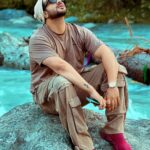 Aly Goni Instagram – Shor wali iss duniya mein sukoon bhara lamha ho tum… 🏔️