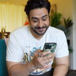 Aly Goni Instagram – Life me successful banna hai toh apne risk aur rewards calculate karne ki acchi samjh honi chahiye aur ye life lesson seekhne ke liye poker tables se zyada fun place (& serious bhi😏) aur kahi nahi hai!
#PokerLife
#PokerWorld
#PokerGrind
#PokerFame
#PokerHustle
#PokerMaster
#PokerDreams