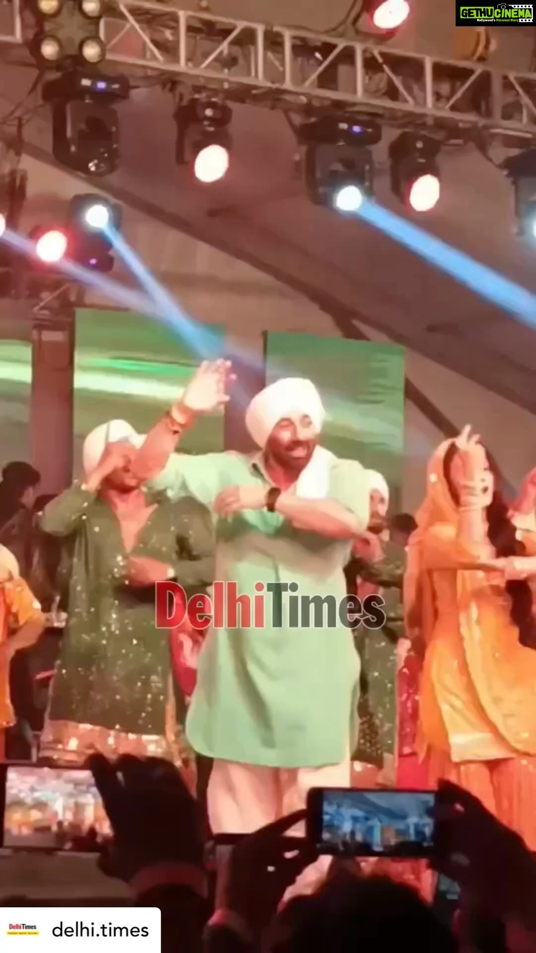 Ameesha Patel Instagram - Posted @withregram β’ @delhi.times Watch: Sunny Deol and Ameesha Patel groove to Main Nikla Gaddi Leke during the promotions of Gadar 2 in Delhi πΊπ . . . #sunnydeol #sunnydeolfans #sunnydeolfc #sunnydeolfanclub #sunnydeolfanpage #ameeshapatel #ameeshapatelfans #ameeshapatelfc #ameeshapatelfanclub #ameeshapatelfanpage #gadar2 #delhi