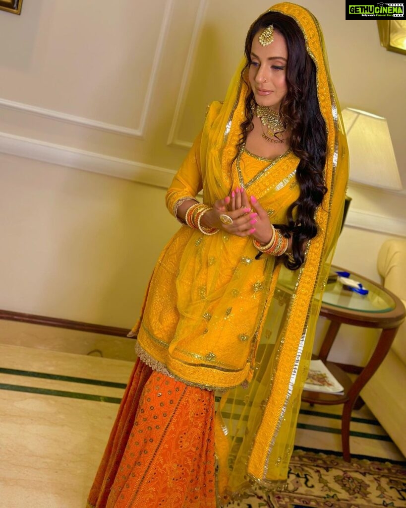 Ameesha Patel Instagram - Yesterday in DELHI .. GADAR 2 promotions … SAKINA dressed by @rockystarofficial @rockystar100 Glam @jaywantthakre Hair @poojaudeshihairdesigns Jewelery @shrutifashionjewellery Assisted by @_.kanishkajain._