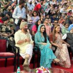 Ameesha Patel Instagram - Today at WAGAH BORDER for Promotions … GADAR 2 team in Amritsar!!! 🙏🏻🙏🏻🙏🏻🙏🏻 JAI HIND !! 🫡🫡🙏🏻🙏🏻🫡 @iamsunnydeol