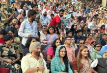 Ameesha Patel Instagram - Today at WAGAH BORDER for Promotions … GADAR 2 team in Amritsar!!! 🙏🏻🙏🏻🙏🏻🙏🏻 JAI HIND !! 🫡🫡🙏🏻🙏🏻🫡 @iamsunnydeol