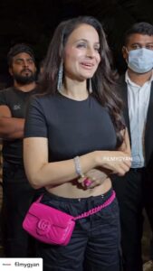 Ameesha Patel Instagram - Posted @withregram • @filmygyan Can’t wait to see Sakina’s magic after 22 years, though she looks so pretty every time. 

MUMBAI LAST NITE .. WORK MODE .. EVENT MODE🙏🏻