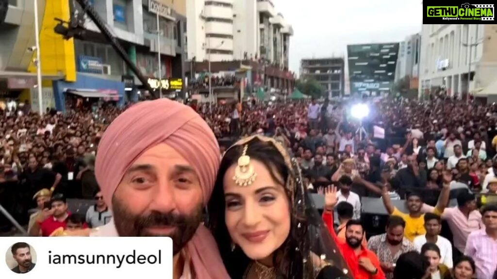 Ameesha Patel Instagram - Posted @withregram • @iamsunnydeol Dear Jaipur #TaraSingh and #SunnyDeol are both humbled by your immense love you all have shown to Tara and Sakeena . Hoping to see you all soon. Hindustan Zindabad!