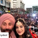 Ameesha Patel Instagram - Posted @withregram • @iamsunnydeol Dear Jaipur #TaraSingh and #SunnyDeol are both humbled by your immense love you all have shown to Tara and Sakeena . Hoping to see you all soon. Hindustan Zindabad!