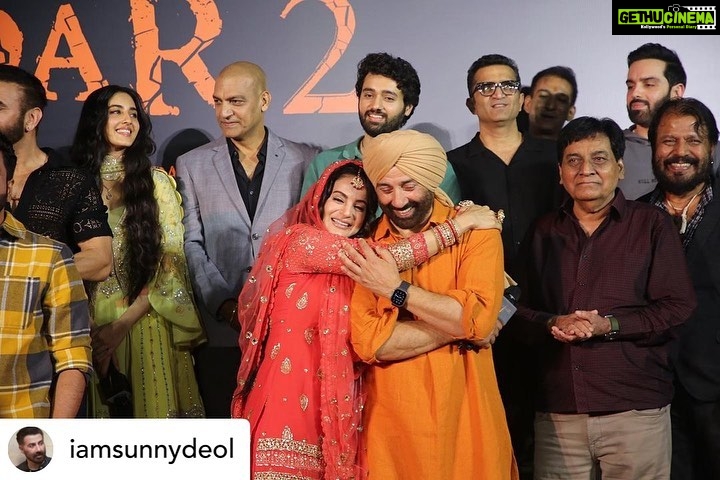 Ameesha Patel Instagram - Posted @withregram • @iamsunnydeol Memorable moments from #Gadar2Trailer Launch How did you like the trailer , comment your favourite moments. Thank you all for your love to #TaraSingh , see you in cinemas on 11th August