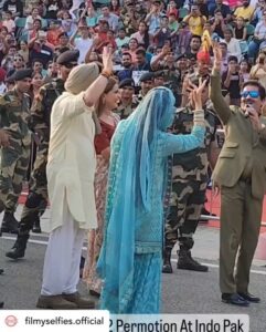 Ameesha Patel Instagram - Posted @withregram • @filmyselfies.official What a STUNNING way and PERFECT place to promote movie like Gadar-2 👍 Ameesha's look is also STUNNING 🫶
.
.
.
.
#ameeshapatel #sunnydeol #gadar2 #gadar #wagahborder #amritsar #bollywood