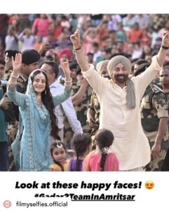 Ameesha Patel Instagram - Posted @withregram • @filmyselfies.official What a STUNNING way and PERFECT place to promote movie like Gadar-2 👍 Ameesha's look is also STUNNING 🫶
.
.
.
.
#ameeshapatel #sunnydeol #gadar2 #gadar #wagahborder #amritsar #bollywood