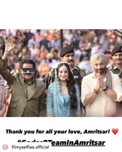 Ameesha Patel Instagram - Posted @withregram • @filmyselfies.official What a STUNNING way and PERFECT place to promote movie like Gadar-2 👍 Ameesha's look is also STUNNING 🫶
.
.
.
.
#ameeshapatel #sunnydeol #gadar2 #gadar #wagahborder #amritsar #bollywood