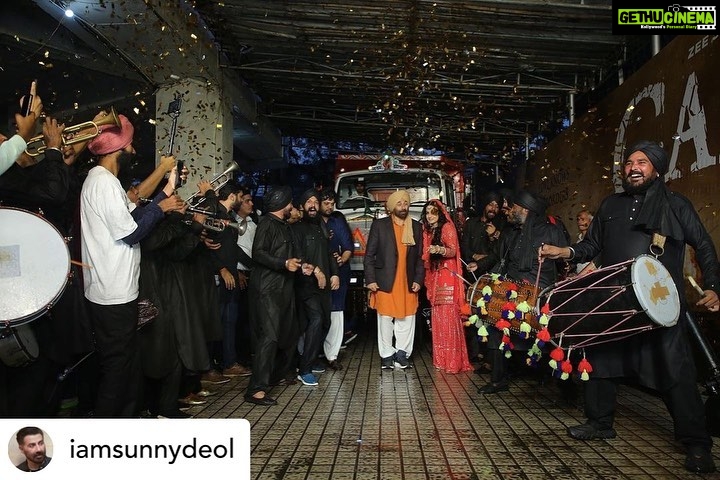 Ameesha Patel Instagram - Posted @withregram • @iamsunnydeol Memorable moments from #Gadar2Trailer Launch How did you like the trailer , comment your favourite moments. Thank you all for your love to #TaraSingh , see you in cinemas on 11th August