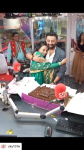 Ameesha Patel Instagram - DUBAI.——Posted @withregram • @city1016 Celebrated the success of Gadar 2 with our very own Tara Singh and Sakina! ❤️

Gadar 2 crosses 300 CRS and we had the pleasure of announcing this live on air with the amazing @iamsunnydeol and @ameeshapatel9 

City1016 is the Official Radio Partner of the success of Gadar 2! Watch this space for more! 

#gadar2 #explorepage #bollywood