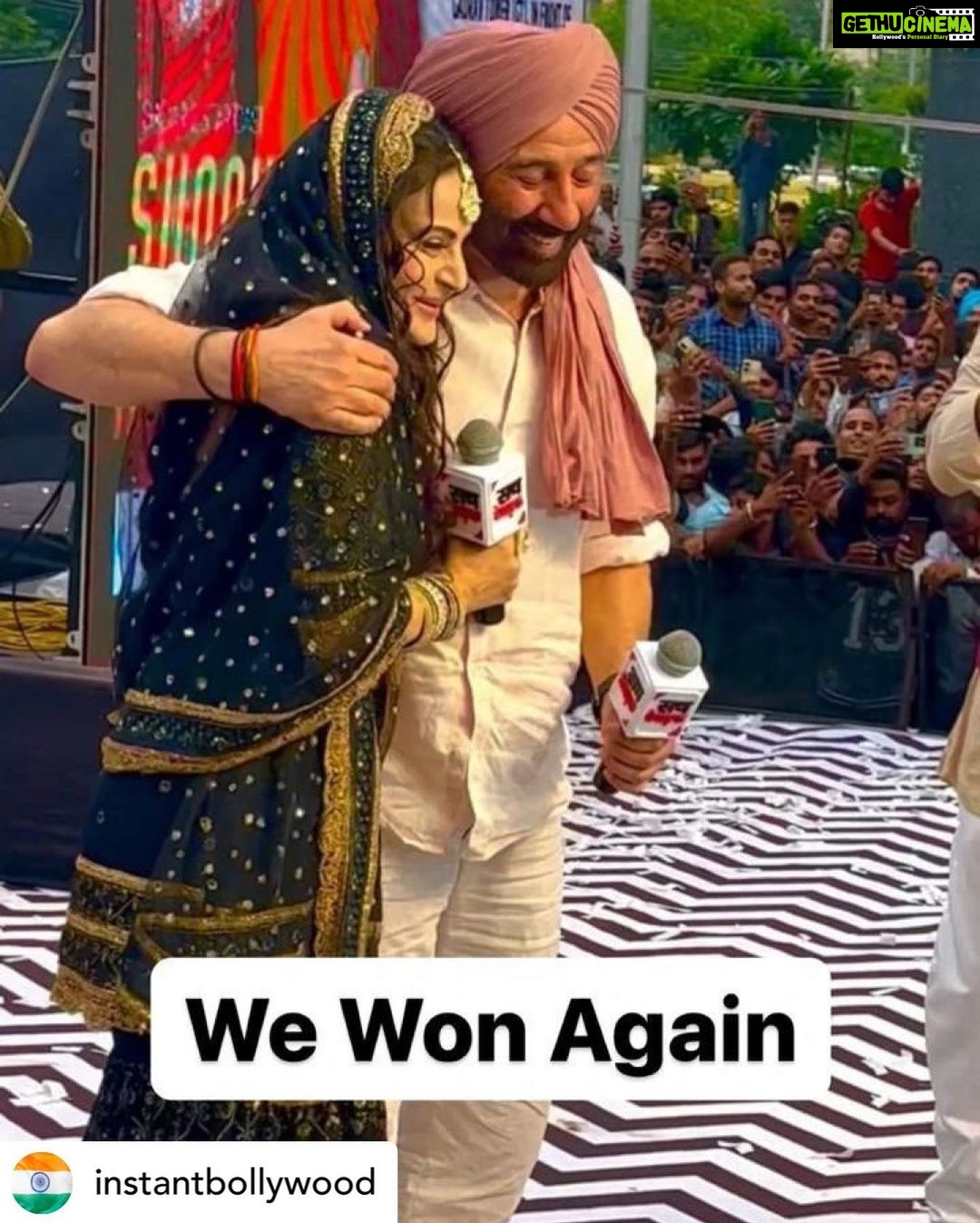 Ameesha Patel Instagram - Posted @withregram • @instantbollywood Amazing performance ✌❤Tara and Sakina win audiences love again and break all records. #ameeshapatel