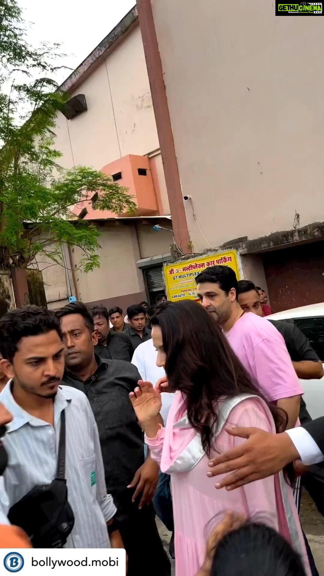 Ameesha Patel Instagram - Posted @withregram • @bollywood.mobi Gorgeous Sakina aka @ameeshapatel9 spotted at Gaiety and fans are relishing the Reunion of Tara and Sakina after 22years😍♥️ #ameeshapatel #gadar2 #sunnydeol #bollywoodmobi #trendingsongs #viralvideos #sr