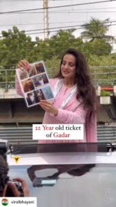 Ameesha Patel Instagram - Posted @withregram • @viralbhayani Loyalty of Gadar fans >>>>>
Theatre visits !!! Thank i for showering TARA N SAKINA with sooo much love 💕!! This film belongs to all of u !!! 🙏🏻🙏🏻
#gadar #gadar2 #ameeshapatel
