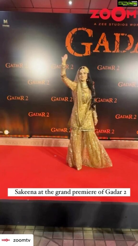 Ameesha Patel Instagram - Posted @withregram • @zoomtv Look who is here👀 Sakeena aka @ameeshapatel9 arrives in style at the grand premiere of her film #Gadar2 . #reels #zoomtv #zoompapz #bollywood #gadar #spotted #ameesha #ameeshapatel