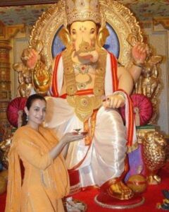 Ameesha Patel Instagram - Wishing everyone a HAPPY GANESH CHATURTHI 🙏🏻🙏🏻🙏🏻🙏🏻💖💖💖❤️